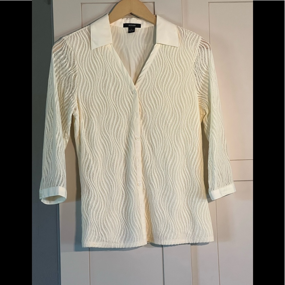 Alfani button down lacy top, bodice is lined, sleeves are not (see photos), sz L